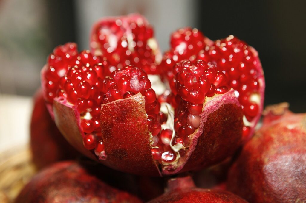 Pomegranate: benefits and harms